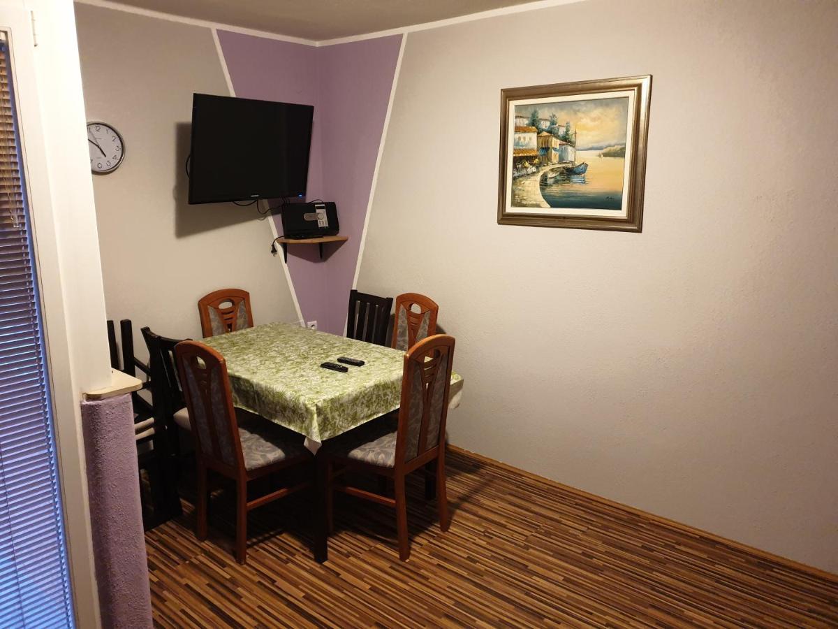 Apartments Mima Каштела Екстер'єр фото