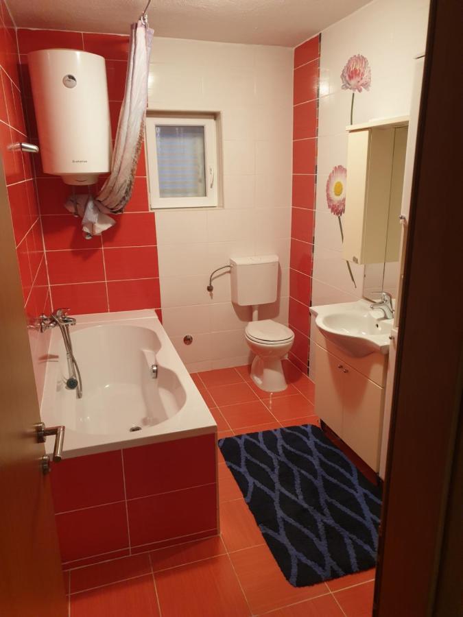Apartments Mima Каштела Екстер'єр фото