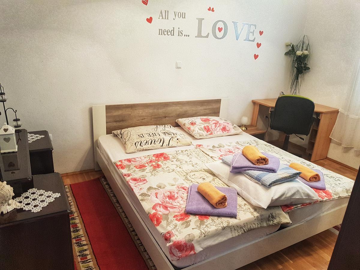 Apartments Mima Каштела Екстер'єр фото