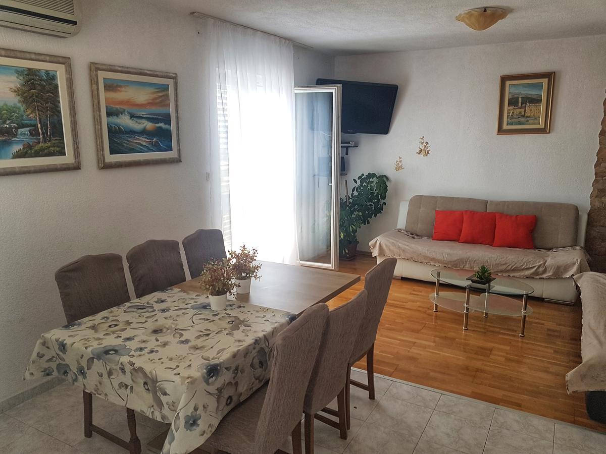 Apartments Mima Каштела Екстер'єр фото